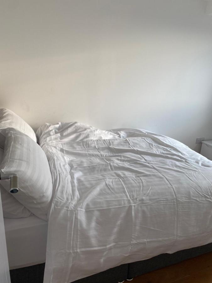 Morden 1 Bedroom City- Apt Central Stylish Living Croydon kerület Kültér fotó
